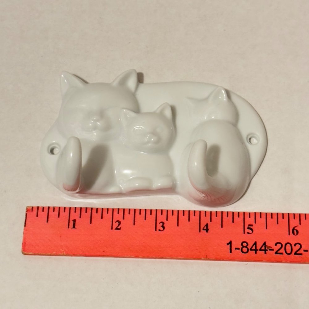 Vintage Avon White Cat Figurine Ceramic Key Holder Hook Wall Plaque New - Picture 5 of 7